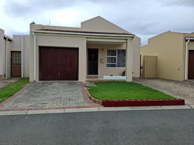 Townhouse For Rent in Fairview Golf Estate, Gordons Bay